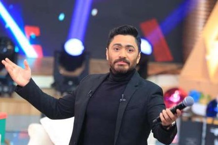 شاهد.. تامر حسني يكشف كواليس أغنية يا بنت الإيه