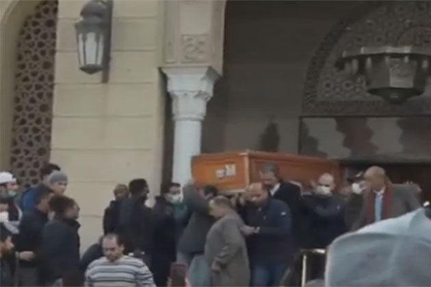 شاهد .. تشييع جثمان الفنانة مها أبو عوف من مسجد الرحمن الرحيم