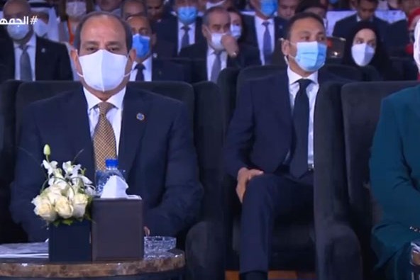شاهد .. روبوت يرحب بالسيسي في منتدى شباب العالم