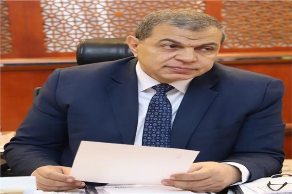 القوى العاملة: تعيين 699 شاباً منهم 22