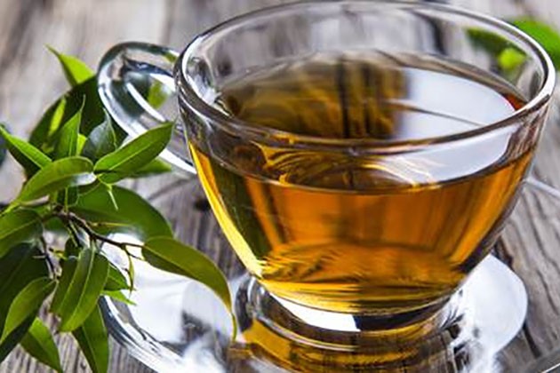 فوائد وأضرار تناول الشاي الأخضر على الجسم