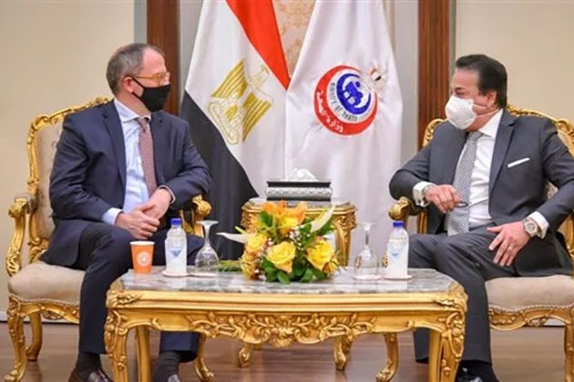 بولندا تدعم مصر بـ 500 ألف جرعة من لقاح أسترازينيكا