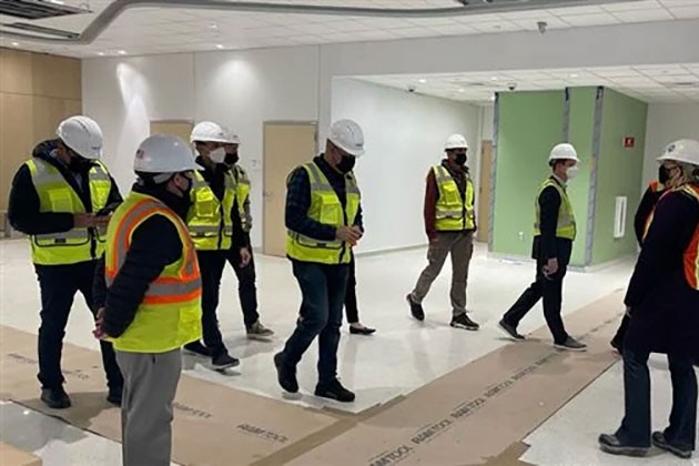 وزير الإسكان يبحث في أمريكا التصميم المقترح لإنشاء مستشفى العاصمة الإدارية