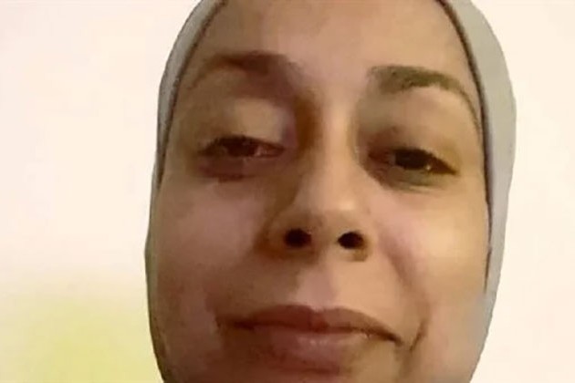 زوج يقتل زوجته بالشارع ثم تدهسه سيارة