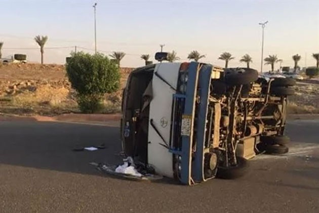 انقلاب ميكروباص بطريق أسيوط البحر الأحمر وإصابة 12 شخصاً