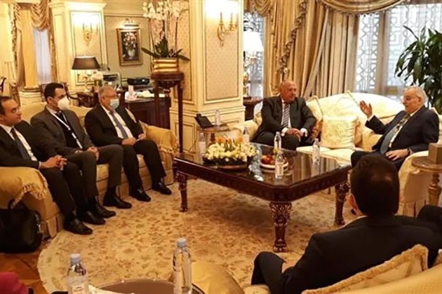 وزير الخارجية يبحث ملفات العلاقات الثنائية مع نظيره اللبناني في مستهل زيارته للكويت