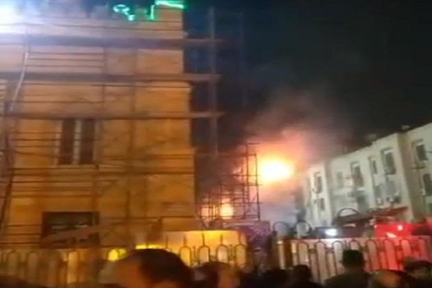الأوقاف تنفي تضرر مسجد الحسين من الحريق الذي نشب بجواره