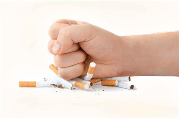 الصحة تكشف فوائد الإقلاع عن التدخين