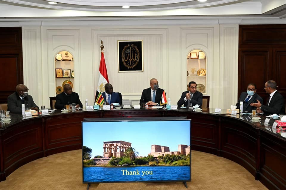 وزير الإسكان يستعرض التجربة العمرانية التى تشهدها مصر فى عهد السيسي