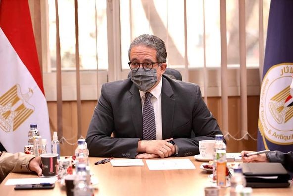 وزير السياحة يتابع موقف تشغيل الخدمات وفرص الاستثمار بالمتحف المصري الكبير
