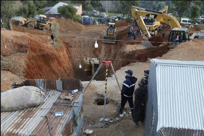 شاهد .. انطلاق اللحظات الأكثر دقة في عملية انقاذ الطفل ريان