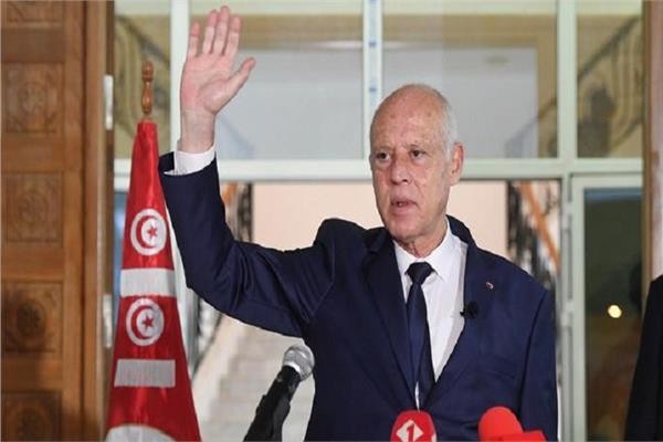 الرئيس التونسي يحل المجلس الأعلى للقضاء