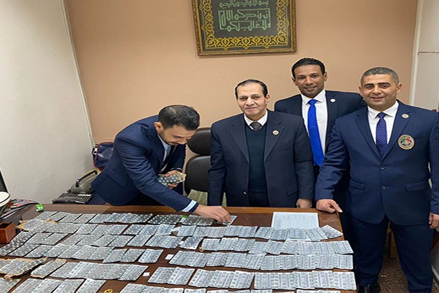جمارك مطار القاهرة تحبط محاولة تهريب عدد من الأقراص المخدرة