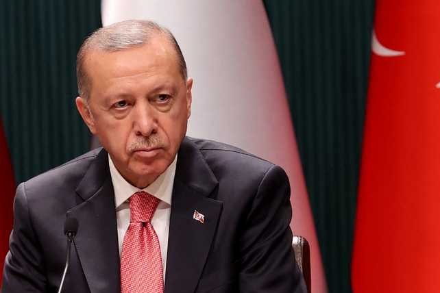 بعد إعلان إصابته بكورونا.. تفاصيل الحالة الصحية لـ