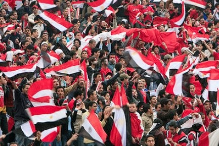 شاهد .. الجماهير المصرية تتوافد إلى استاد نهائي أفريقيا لتشجيع الفراعنة أمام السنغال