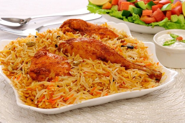 بالدجاج واللحم.. طريقة تحضير الرز البخاري