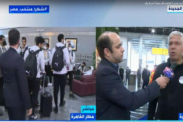 شاهد.. هكذا استقبل العاملون بمصر للطيران بعثة المنتخب الوطني