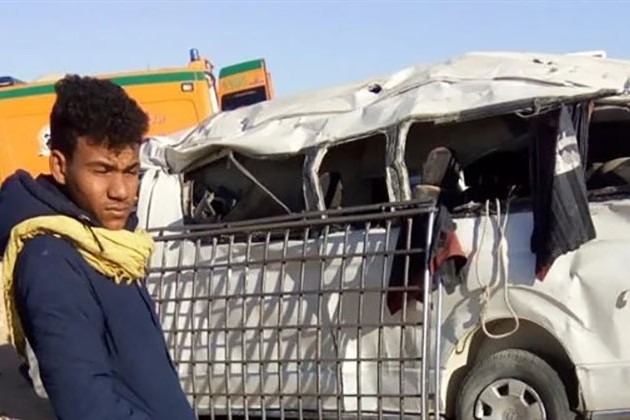 انقلاب ميكروباص في قنا وإصابة 7 أشخاص