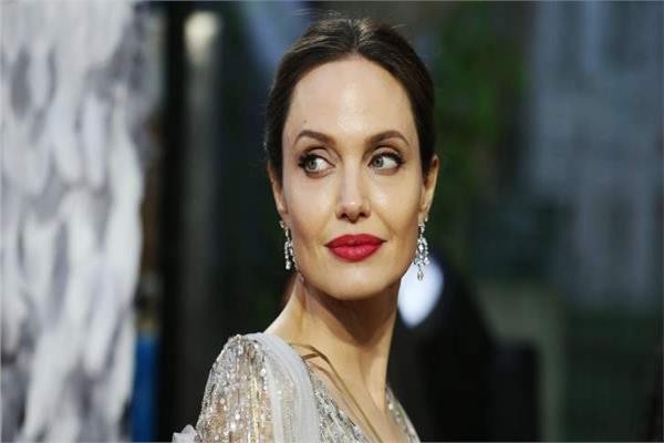 أنجيلينا جولي تطالب الكونجرس بقانون لمكافحة العنف الأسري