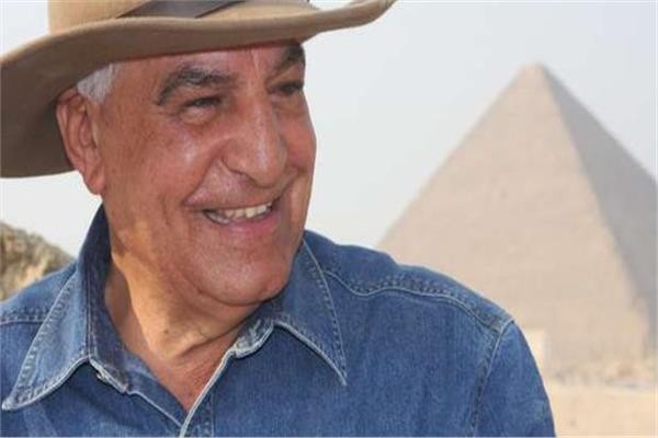 زاهي حواس: أوباما اكتشف تمثالا يشبهُه داخل مقبرة أثرية