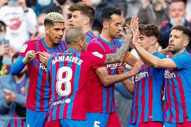 الليلة.. برشلونة في مواجهة نابولي في الدوري الأوروبي