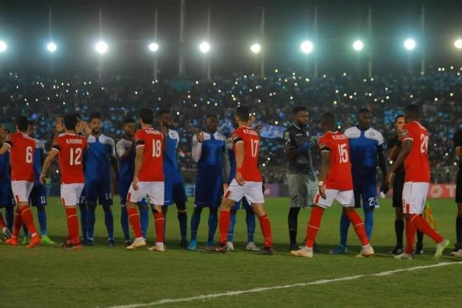 محمد شريف يقود هجوم الأهلي أمام الهلال السوداني