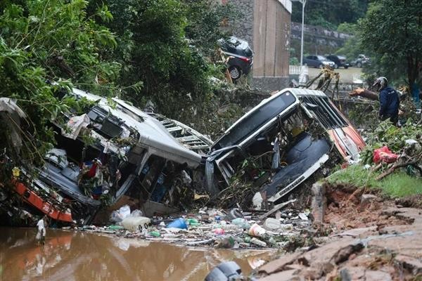 إخلاء مدينة بيتروبوليس البرازيلية من السكان بعد مصرع 117 شخصًا بسبب السيول