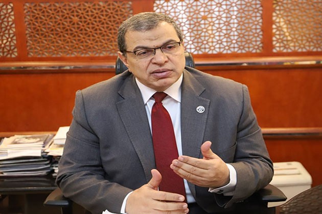 القوى العاملة بالسويس تعين 573 شاباً منهم 44
