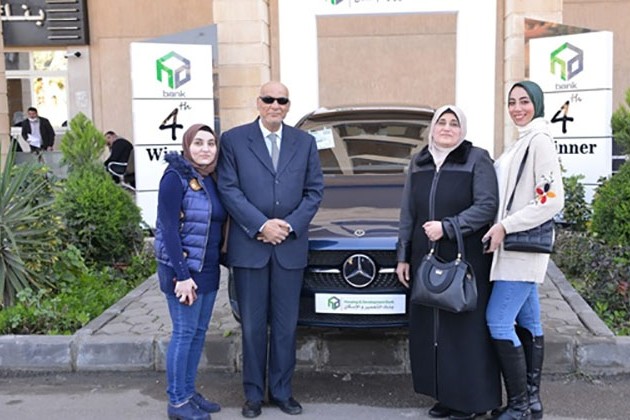 بنك التعمير والإسكان يحتفل بتسليم الفائز الرابع في السحب على حسابات التوفير سيارة مرسيدس A180