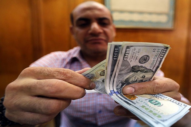 1.8 مليار دولار زيادة في تحويلات المصريين العاملين بالخارج خلال أول 11 شهرا في 2021
