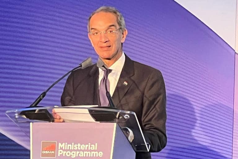 وزير الاتصالات يؤكد على أهمية التكنولوجيا لخلق حلول مبتكرة للتخفيف من تداعيات التغير المناخى