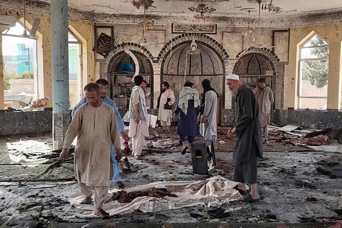 تفجير مسجد في مدينة بيشاور بباكستان ومقتل أكثر من 30 شخصا
