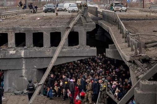 روسيا تعلن فتح ممرات إنسانية بمدن أوكرانية تلبية لطلب الرئيس الفرنسي