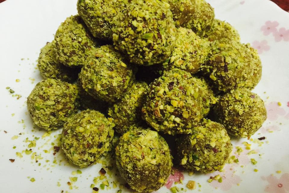 كرات الفستق بطريقة مميزة وسريعة