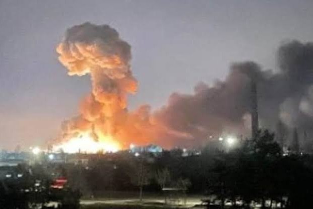 القوات الجوية الروسية تقصف مطارين عسكريين في أوكرانيا