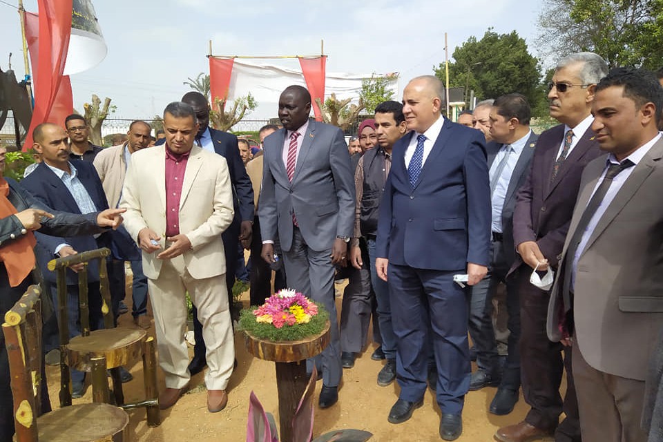 عبد العاطي و وزير ري جنوب السودان يفتتحان معرض