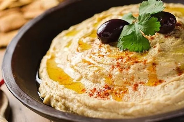 بالزبادي.. طريقة بسيطه لتحضير متبل الحمص