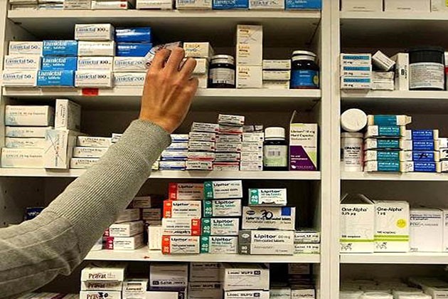 الصحة تنفي وجود نقص في الأدوية والمستلزمات الطبية بالمستشفيات الحكومية
