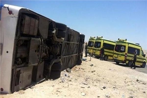 18 مصابا في انقلاب أوتوبيس بطريق العلمين
