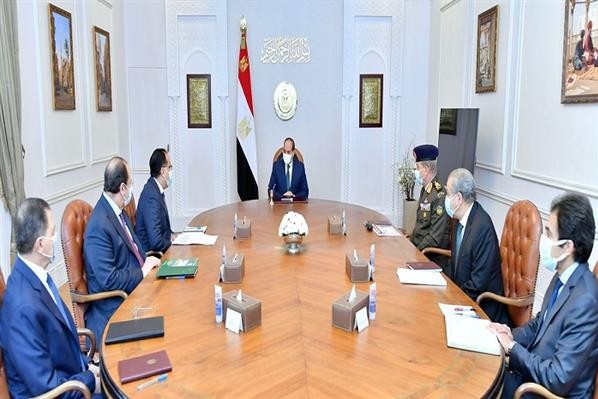 السيسي يوجه القوات المسلحة بطرح السلع الغذائية الأساسية بأسعار مخفضة