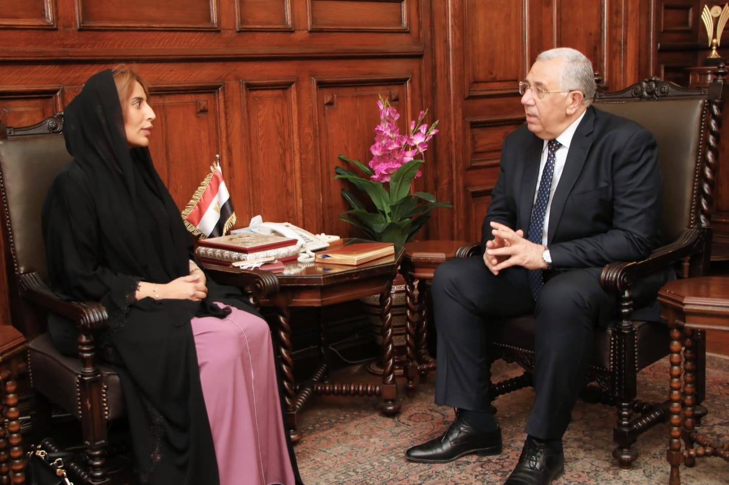 وزير الزراعة وسفيرة الامارات بالقاهرة يبحثان سبل التعاون الزراعي بين البلدين