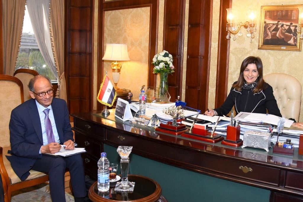 نبيلة مكرم تشيد بجهود الدكتور مهندس هاني عازر في الإعداد لمؤتمر