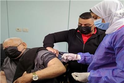 تفاصيل اعتزام الحكومة تطعيم كبار السن بالجرعة التنشيطية من لقاحات كورونا كل ثلاثة أشهر