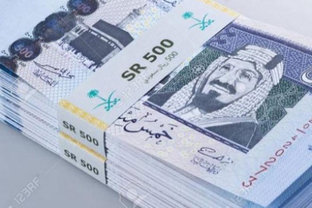 الريال السعودي يقترب من 5 جنيه ... والاسعار تضرب العمرة