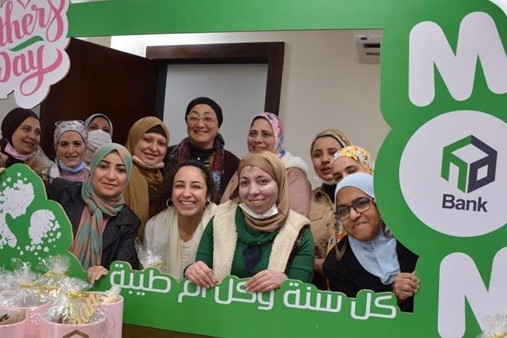 بنك التعمير والإسكان يحتفل مع موظفاته بمناسبة عيد الأم