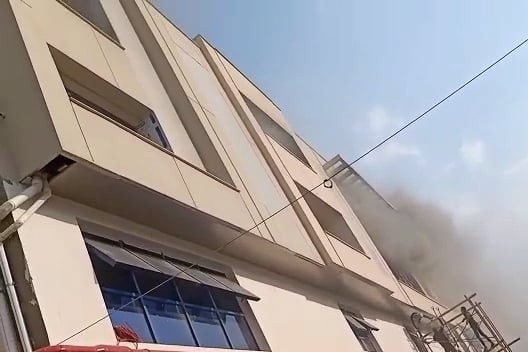 بالصور... نشوب حريق داخل مصنع شهير للادوات الكهربائيه بمدينة بدر ونقل 5 مصابين للمستشفى