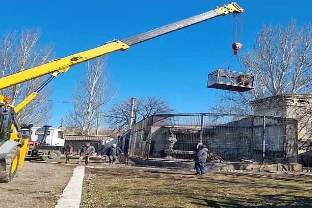 شاهد.. بريطاني يخاطر بحياته لإنقاذ الحيوانات البرية في أوكرانيا