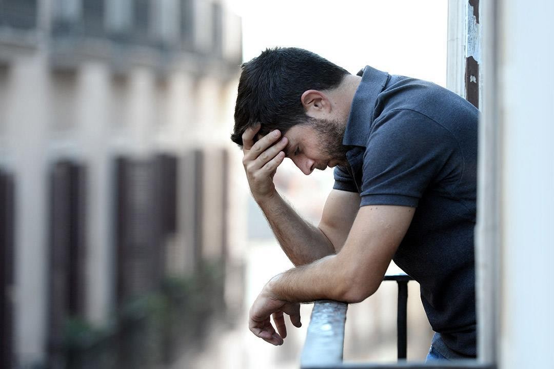 8 أسباب وراء الاكتئاب المفاجئ.. تعرف عليها