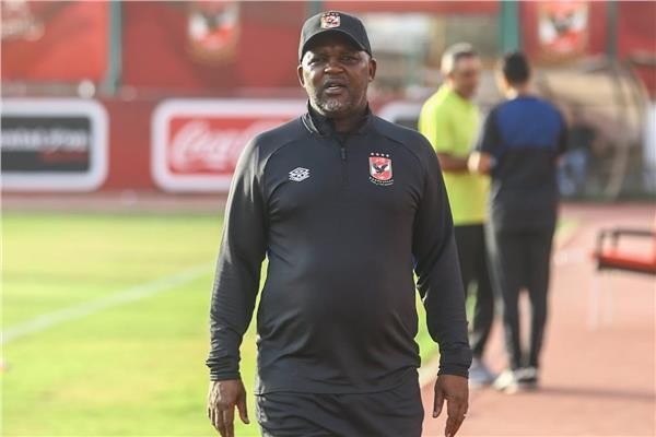 موسيماني يطلب تقريرًا عن لاعبي الأهلي الدوليين