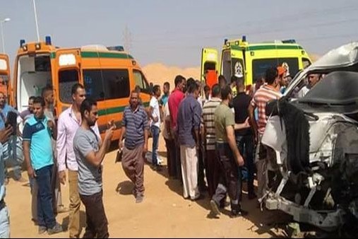 أصابة 5 أشخاص فى حادث تصادم مروع بين سيارة وأتوبيس خاص بجوار كارتة هليوبوليس بمصر الجديدة